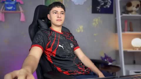 noah  online show from April 18, 10:41 am