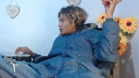 Snapshot of noah_miller7 chatting on February 19, 9:06 am Noah Millers online show from February 19, 9:06 am