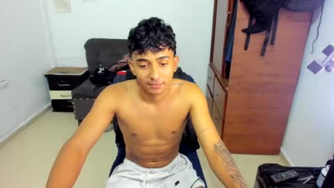 Snapshot of noah_millers_ chatting on July 29, 6:28 pm noah millers online show from July 29, 6:28 pm