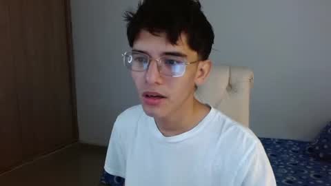 Snapshot of noah_millerx_ chatting on June 24, 7:35 pm noah online show from June 24, 7:35 pm