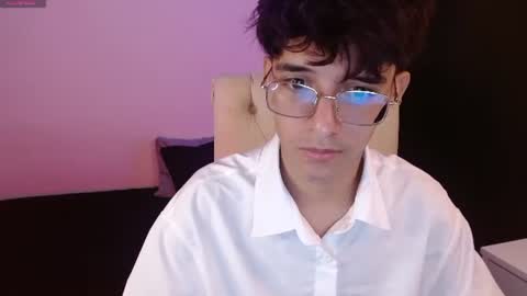 Snapshot of noah_millerx_ chatting on July 21, 11:51 pm noah online show from July 21, 11:51 pm