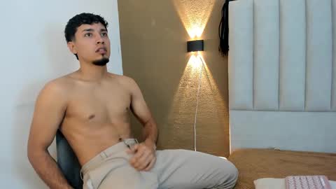 Snapshot of noah_smith05 chatting on February 26, 11:59 pm noah online show from February 26, 11:59 pm