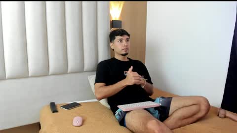 noah online show from April 3, 9:13 pm