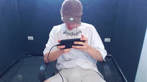 Snapshot of noah_sokolov chatting on November 7, 8:31 pm noah_sokolov online show from November 7, 8:31 pm