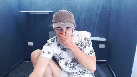 Snapshot of noah_sokolov chatting on December 5, 6:59 pm noah_sokolov online show from December 5, 6:59 pm