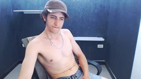 Snapshot of noah_sokolov chatting on December 13, 7:53 pm noah_sokolov online show from December 13, 7:53 pm