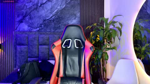 Noah online show from April 4, 1:30 pm