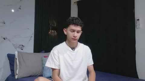 Snapshot of noah_tyler_ chatting on May 24, 12:15 am noah tyler online show from May 24, 12:15 am