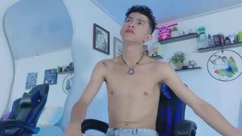 Snapshot of noah_tyler_ chatting on June 4, 6:14 pm noah tyler online show from June 4, 6:14 pm