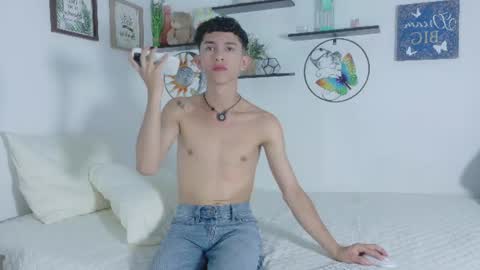 Snapshot of noah_tyler_ chatting on July 5, 7:32 pm noah tyler online show from July 5, 7:32 pm
