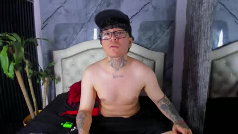 NOAH online show from December 1, 7:52 pm