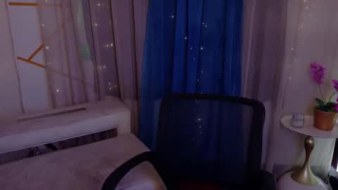 noahcute online show from April 16, 8:42 pm