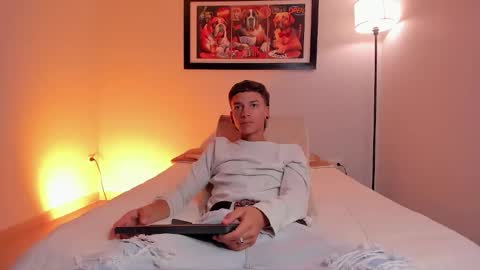 noahh_sky online show from March 18, 10:13 pm