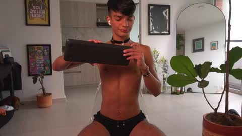 Noah     online show from April 14, 5:08 pm