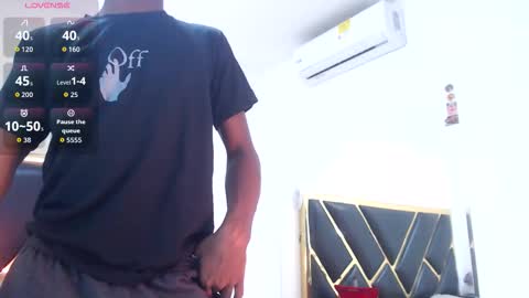 Snapshot of noahjhonson69 chatting on January 8, 7:05 pm noah online show from January 8, 7:05 pm