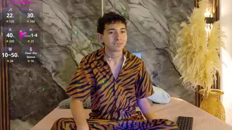 Snapshot of noahwalker__ chatting on June 21, 10:51 am online show from June 21, 10:51 am