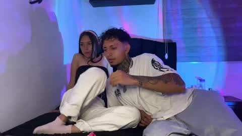 Jean Y Isa online show from December 23, 4:54 am