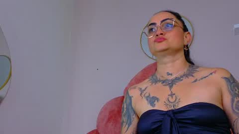 Snapshot of noeliasaenz chatting on July 15, 5:34 am NOELIA online show from July 15, 5:34 am