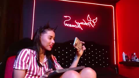 Snapshot of noha_thomson chatting on November 2, 4:04 am Noha Thomson online show from November 2, 4:04 am