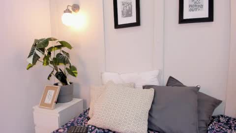 Noah  online show from March 26, 10:15 pm