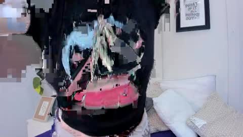 Noah  online show from April 8, 9:37 pm