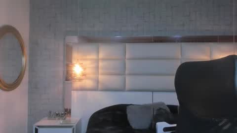 Snapshot of nohemi_louse chatting on November 26, 10:33 pm Nohemi online show from November 26, 10:33 pm