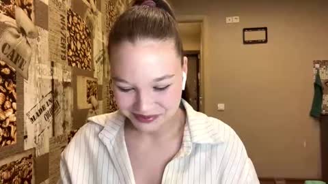 Snapshot of nohemibaerman chatting on February 26, 3:33 pm Abri online show from February 26, 3:33 pm