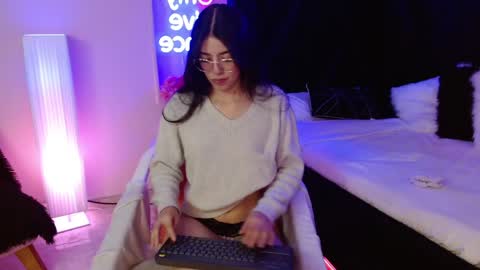 Bella online show from March 30, 1:23 pm