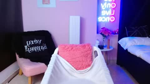 Bella online show from April 10, 1:49 pm