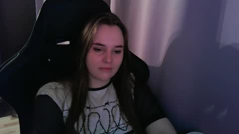 noir_ember_ online show from September 18, 11:45 am