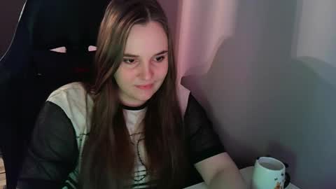 noir_ember_ online show from October 4, 11:41 am