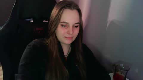 noir_ember_ online show from October 10, 12:48 pm