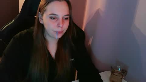 noir_ember_ online show from October 25, 12:13 pm