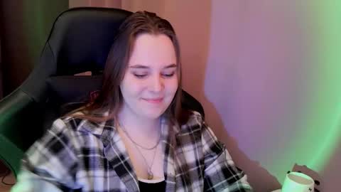 noir_ember_ online show from November 29, 8:50 am