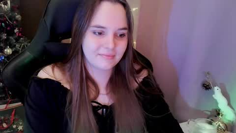 noir_ember_ online show from January 9, 1:58 pm