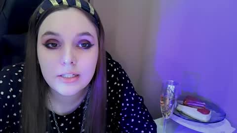 noir_ember_ online show from February 27, 4:40 pm