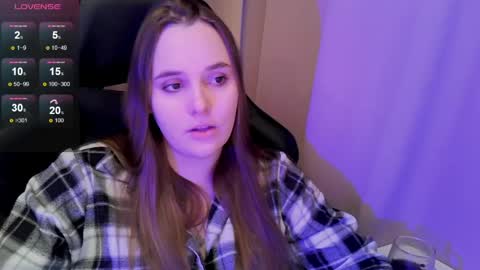 noir_ember_ online show from April 9, 4:45 pm