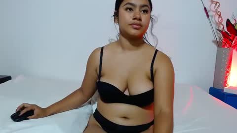 Snapshot of noiravale chatting on June 12, 8:08 pm Noira Vale online show from June 12, 8:08 pm
