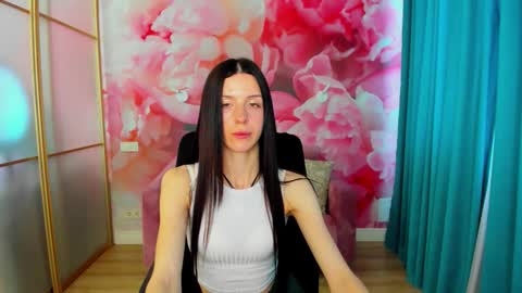 Snapshot of noirdiva chatting on May 5, 6:21 am NoirDiva online show from May 5, 6:21 am