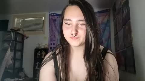 Snapshot of nonbinarybeauty20 chatting on February 23, 8:11 pm nonbinarybeauty20 online show from February 23, 8:11 pm