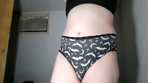 nonbinarybeauty20 online show from February 7, 8:01 pm