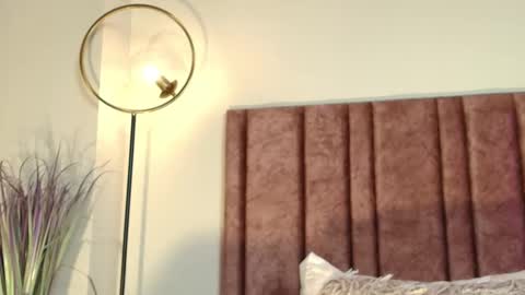 Nora Da Silva online show from November 15, 4:58 pm