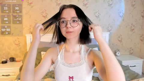 Nora Failure online show from December 7, 4:53 am