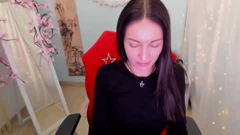 Nora online show from April 7, 11:15 pm