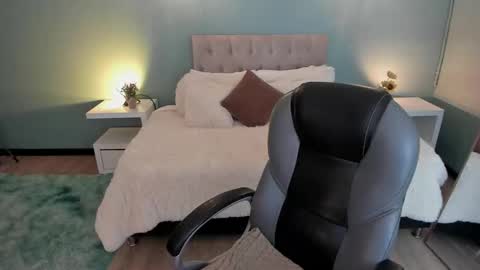 Nora online show from February 12, 7:09 pm