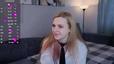 Snapshot of noradunn chatting on October 28, 10:30 am Elina online show from October 28, 10:30 am