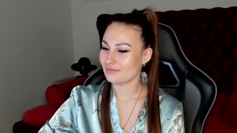 NoraFoxes online show from November 29, 5:21 am