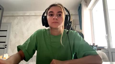 Snapshot of norinefrymyer chatting on February 25, 7:18 am Elena online show from February 25, 7:18 am