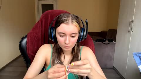 Elena online show from April 3, 8:01 am