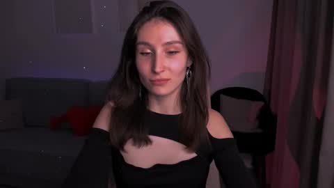 Snapshot of north_valkyrie chatting on December 18, 5:00 pm Hazel online show from December 18, 5:00 pm